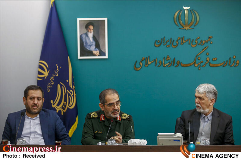 «بسیج» گرچه در کنار «حاکمیت» و «دولت» است اما «مشروعیت» خود را از «مردم» میگیرد/ «بسیج» به اقیانوس «مردم» متصل است و باید وجهه «مردمی بودن» و اتصال خود با «مردم» را حفظ کند