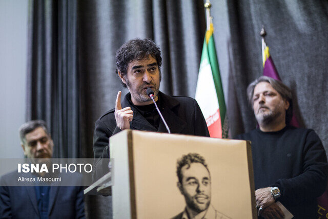 سخنان بهرام افشاری، شهاب حسینی و همایون اسعدیان در یادبود جواد گنجی، از جانباختگان اعتراضات دیماه سخنان بهرام افشاری، شهاب حسینی و همایون اسعدیان در یادبود جواد گنجی، از جانباختگان اعتراضات دیماه