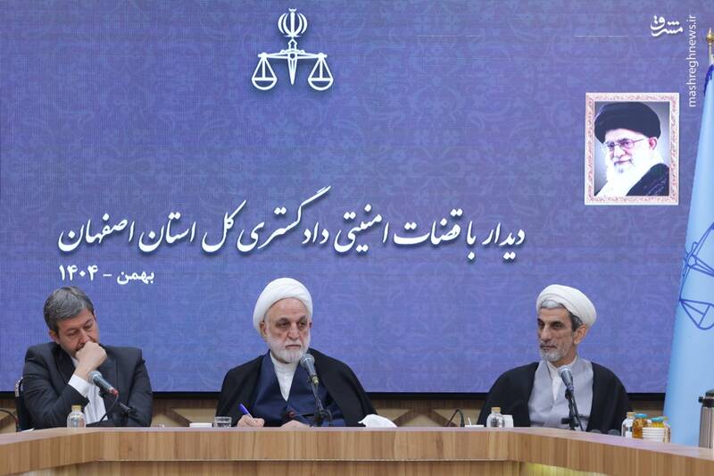 دیدار با جمعی از قضات مسئول در رسیدگی به پروندههای امنیتی استان دیدار با جمعی از قضات مسئول در رسیدگی به پروندههای امنیتی استان