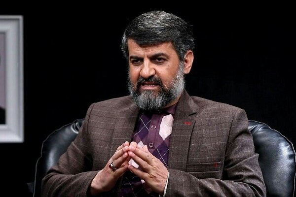 سقوط از نقد به یاوهگویی