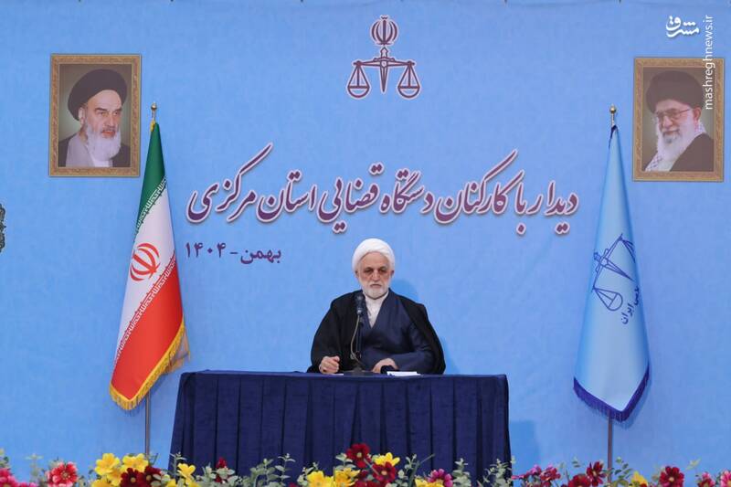 عکس/ حضور رئیس عدلیه در جمع کارکنان دستگاه قضایی استان مرکزی عکس/ حضور رئیس عدلیه در جمع کارکنان دستگاه قضایی استان مرکزی