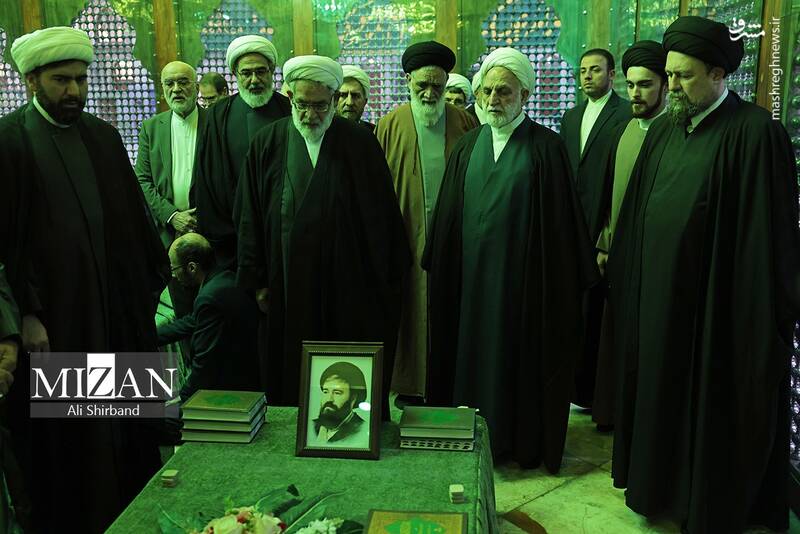 عکس/ حضور رئیس و مسئولان عالی قضایی در حرم امام خمینی(ره) عکس/ حضور رئیس و مسئولان عالی قضایی در حرم امام خمینی(ره)