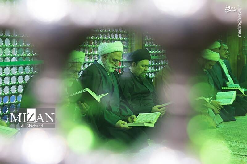 عکس/ حضور رئیس و مسئولان عالی قضایی در حرم امام خمینی(ره) عکس/ حضور رئیس و مسئولان عالی قضایی در حرم امام خمینی(ره)