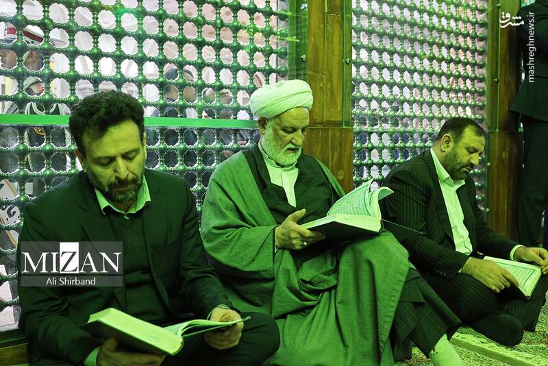 عکس/ حضور رئیس و مسئولان عالی قضایی در حرم امام خمینی(ره) عکس/ حضور رئیس و مسئولان عالی قضایی در حرم امام خمینی(ره)