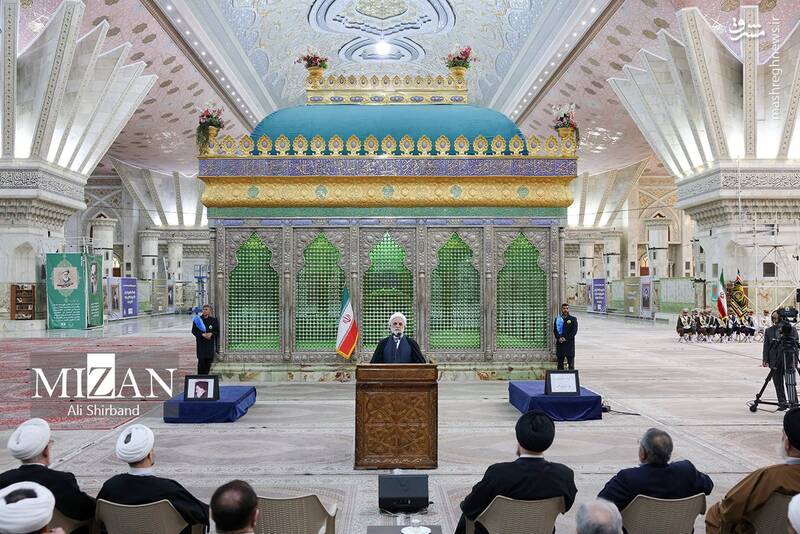 عکس/ حضور رئیس و مسئولان عالی قضایی در حرم امام خمینی(ره) عکس/ حضور رئیس و مسئولان عالی قضایی در حرم امام خمینی(ره)