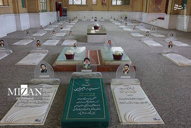 عکس/ حضور رئیس و مسئولان عالی قضایی در حرم امام خمینی(ره) عکس/ حضور رئیس و مسئولان عالی قضایی در حرم امام خمینی(ره)