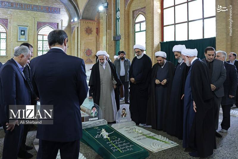 عکس/ حضور رئیس و مسئولان عالی قضایی در حرم امام خمینی(ره) عکس/ حضور رئیس و مسئولان عالی قضایی در حرم امام خمینی(ره)