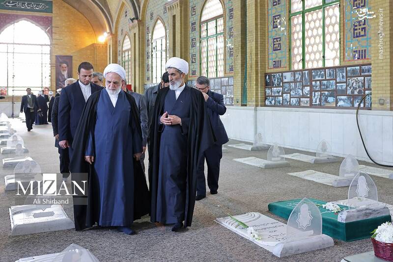 عکس/ حضور رئیس و مسئولان عالی قضایی در حرم امام خمینی(ره) عکس/ حضور رئیس و مسئولان عالی قضایی در حرم امام خمینی(ره)