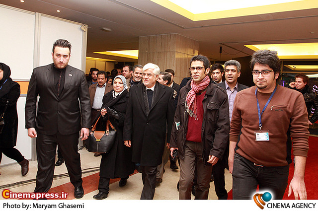 هنرمند باید آیینه جامعه باشد/ هنرمند باید متوجه باشد برای نسل جوانان خط و رهنمود میدهند