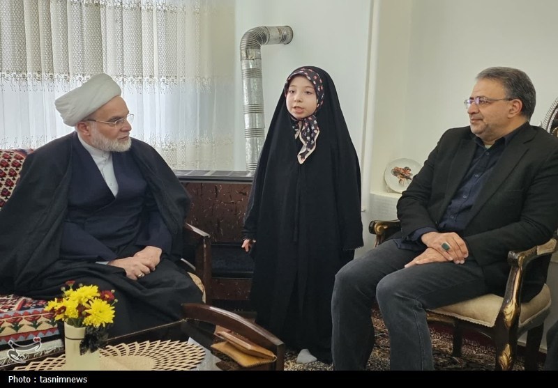 دیدار و تجلیل از خانواده شهید جنگ رمضان در بیجار+تصاویر اخبار بیجار , اخبار استان کردستان , جنگ , شهید ,