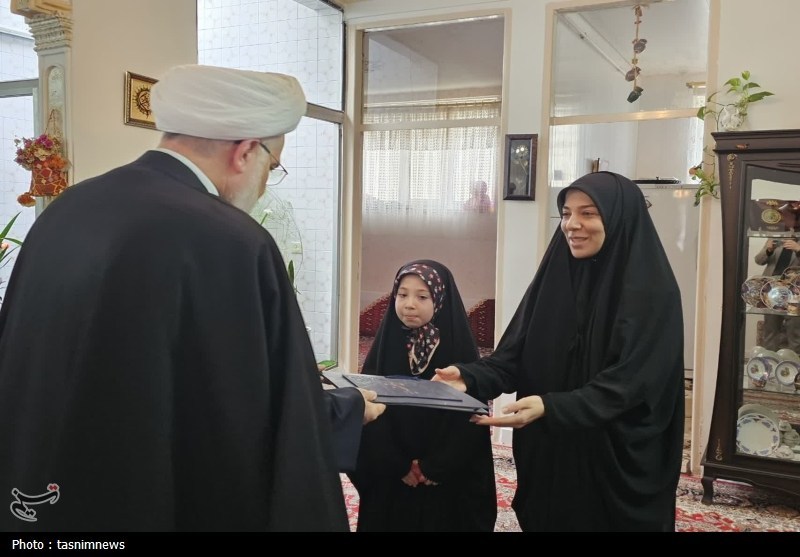 دیدار و تجلیل از خانواده شهید جنگ رمضان در بیجار+تصاویر اخبار بیجار , اخبار استان کردستان , جنگ , شهید ,