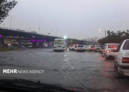 آبگرفتگی معابر شهر دهلران بر اثر شدت بارش باران