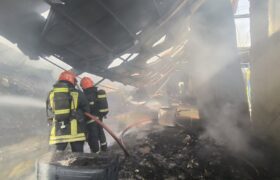 آتش سوزی کارخانه چسب چهار باغ البرز ۹ کارگر مصدوم داشت