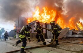 آتشسوزی در ساختمان چهارطبقه انقلاب/ ماجرای حادثه چه بود؟