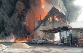 آخرین وضعیت اطفای حریق در کارخانه یونولیتسازی/ حادثه مصدومی نداشت