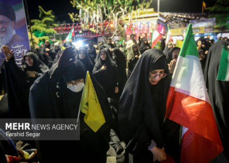 اجتماع باشکوه مردمی در تنکابن زیر باران