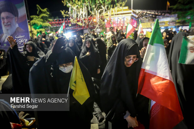 اجتماع باشکوه مردمی در تنکابن زیر باران