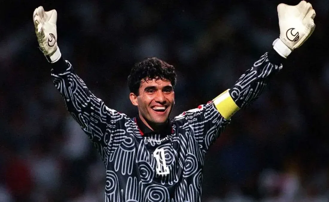 احمدرضا عابدزاده در آمریکا پا به توپ شد