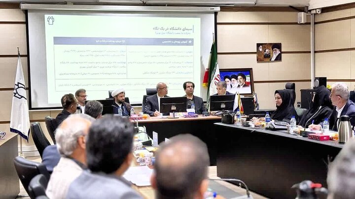 استاندار کرمانشاه: کادر درمان در بحرانها پای کار ماند