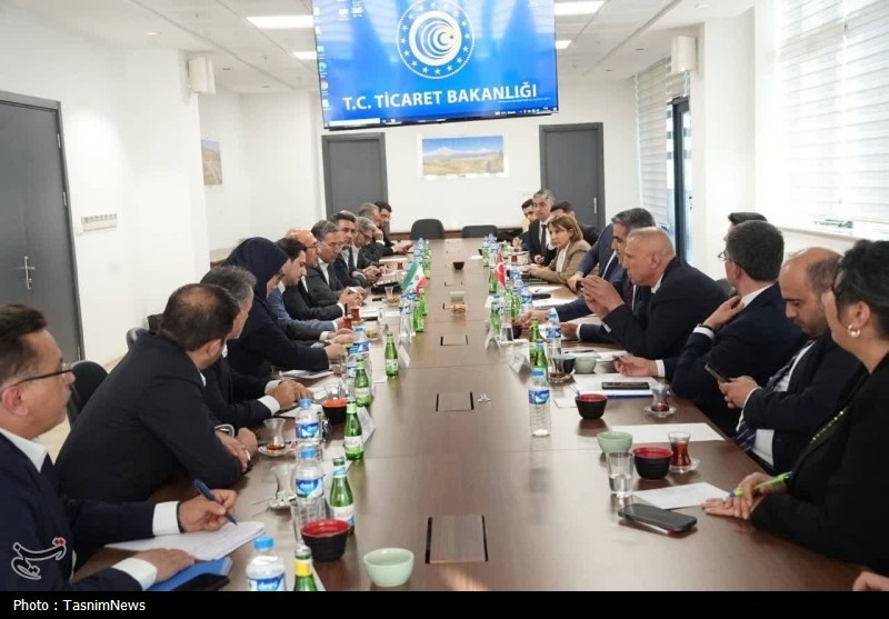 افزایش پذیرش روزانه کامیونهای ترانزیتی بین ایران و ترکیه افزایش پذیرش روزانه کامیونهای ترانزیتی بین ایران و ترکیه