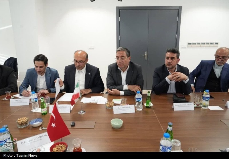 افزایش پذیرش روزانه کامیونهای ترانزیتی بین ایران و ترکیه افزایش پذیرش روزانه کامیونهای ترانزیتی بین ایران و ترکیه