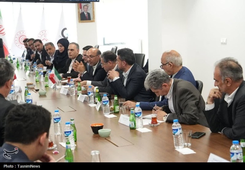 افزایش پذیرش روزانه کامیونهای ترانزیتی بین ایران و ترکیه افزایش پذیرش روزانه کامیونهای ترانزیتی بین ایران و ترکیه