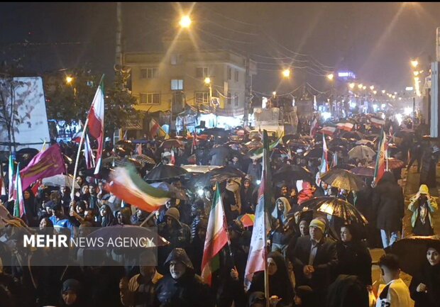 باران حریف یاسوجیها نشد؛ راهپیمایی باشکوه دیار آریوبرزن