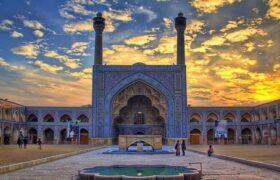 تردد موتورسیکلت در مسجد جامع اصفهان ممنوع شد