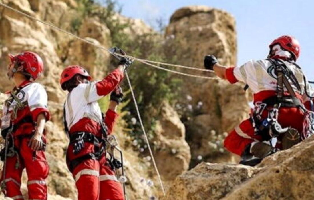 تلاشهای تیمهای امداد و نجات هلال احمر برای یافتن نوجوان ۱۳ ساله