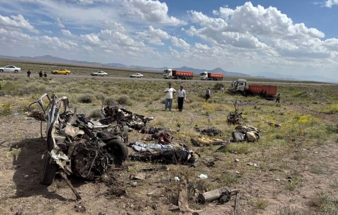 جزئیات تصادف یک تریلی با خودرو حامل اتباع خارجی/ ۹ کشته در پی تصادف تریلی و پژو ۴۰۵ در جاده کرمان