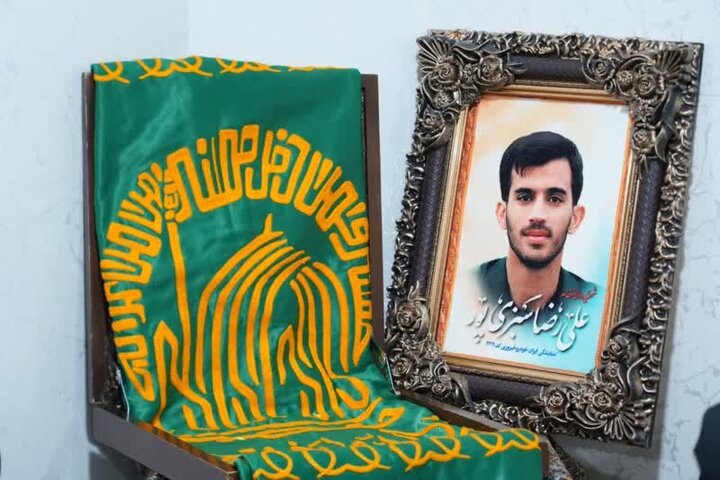 حضور خدام حرم رضوی در منزل شهید «علیرضا سبزیپور»