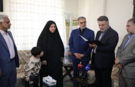 دیدار جانشین وزیر بهداشت با خانواده شهید مدافع سلامت