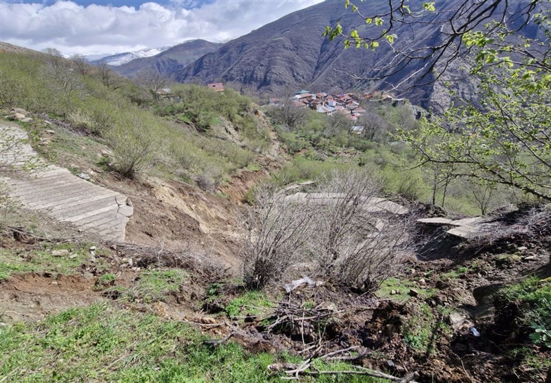 رانش زمین در لشکان اشکور رودسر؛ جاده 300 متری تخریب شد اخبار استان گیلان ,