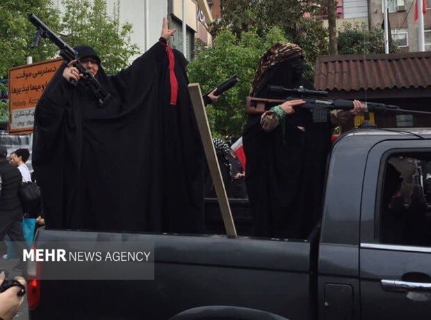 روایت مهر از رژه بانوان گیلانی در رژه «دختران جانفدا» روایت مهر از رژه بانوان گیلانی در رژه «دختران جانفدا»