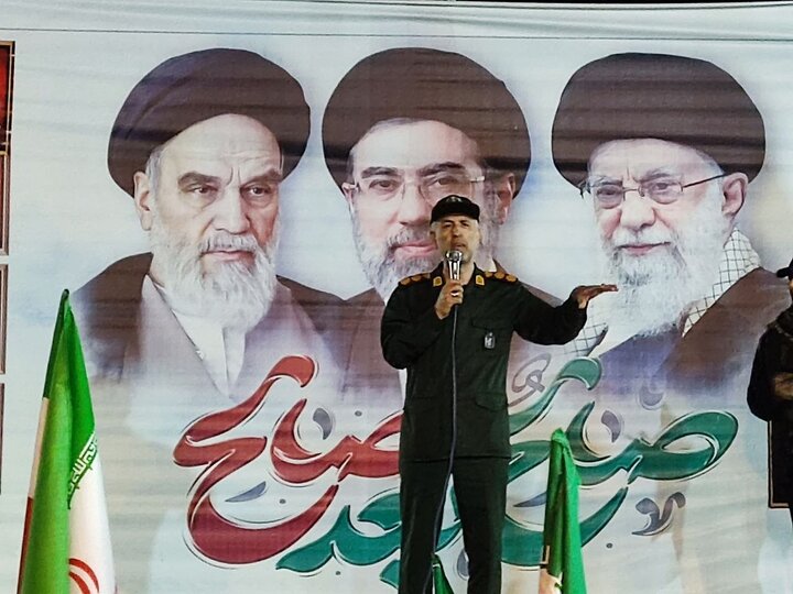 سرهنگ ملکعلیپور: پیام نیروهای مسلح به مردم ماندن در میدان است