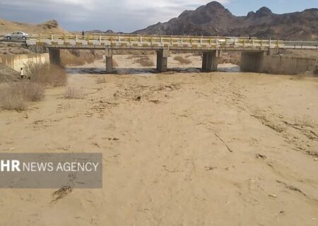 سیلاب چند مسیر ارتباطی در مهران و دهلران را مسدود کرد
