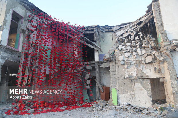 شهدای مدرسه شجره میناب سند رسوایی آمریکا؛ دانش آموزانی ایستاده در بهشت