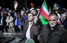 شور حماسه در پنجاه و ششمین حضور مردم اسفرورین در خیابان