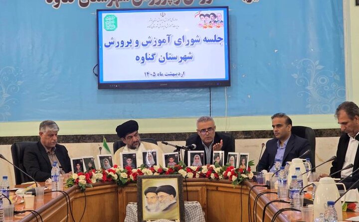 فرماندار گناوه: امتحانات دانش آموزان متناسب با آموزشها باشد