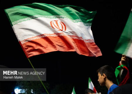 مردم چادگان همچنان پایبند در میدان