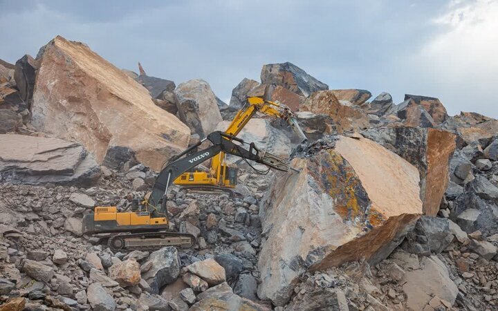 معافیت ثبت سفارش CBU و ماشینآلات از بررسی سهمیه