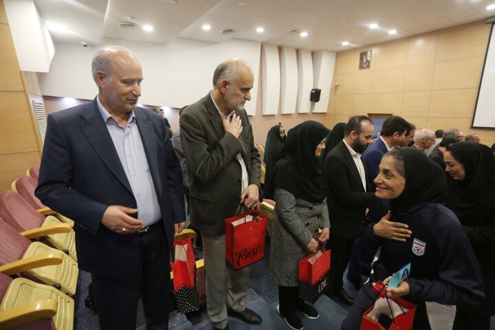 نیمکت تیم فوتبال زنان در انتظار تصمیم نهایی/ امتیاز ویژه تکرار میشود؟ نیمکت تیم فوتبال زنان در انتظار تصمیم نهایی/ امتیاز ویژه تکرار میشود؟