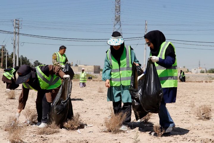 ورودی روستای زمانآباد اصفهان از زباله پاکسازی شد