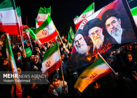 پاسخ مردم قم به تهدیدات رئیس جمهور متوهم آمریکا