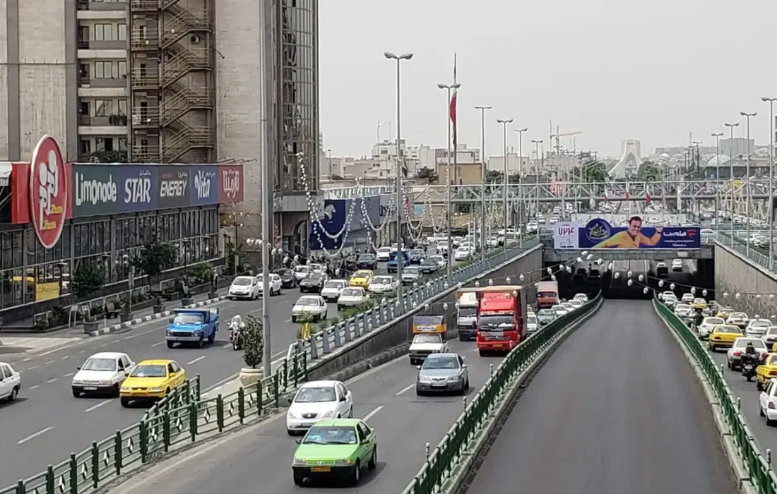 اشتباه عجیب روی بیلبورد نصب شده در خیابانهای تهران خبرساز شد+ عکس
