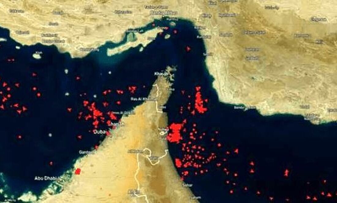 افزایش دامنه نفوذ ایران در تنگه هرمز/ بلومبرگ: کشتیها از تنگه فاصله گرفتند
