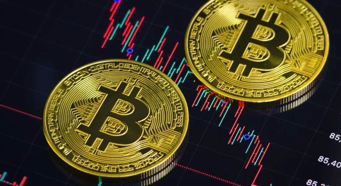 بیتکوین از جمع ۱۰ دارایی برتر کنار رفت / خریدارها در تله سقوط