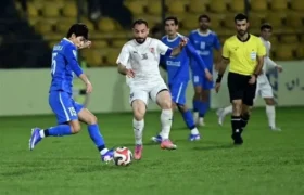 تیم منصوریان در خانه صدرنشین شکست خورد