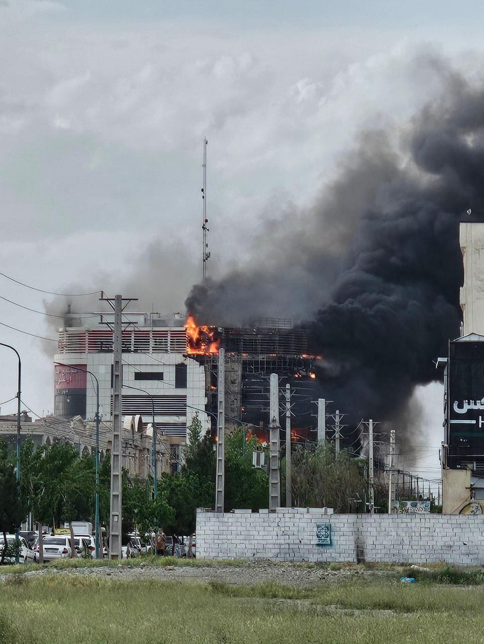 جزئیات آتشسوزی در پاساژ ارغوان فاز ۴ اندیشه+ عکس جزئیات آتشسوزی در پاساژ ارغوان فاز ۴ اندیشه+ عکس