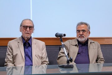 در برنامه «روایت جنگ در دل جنگ» مطرح شد: جواد شمقدری: باند و جناح در حوزه فرهنگ راه ندارد/هوشنگ توکلی: رهبر شهید در حوزه فرهنگ و هنر دارای نگاه ویژها